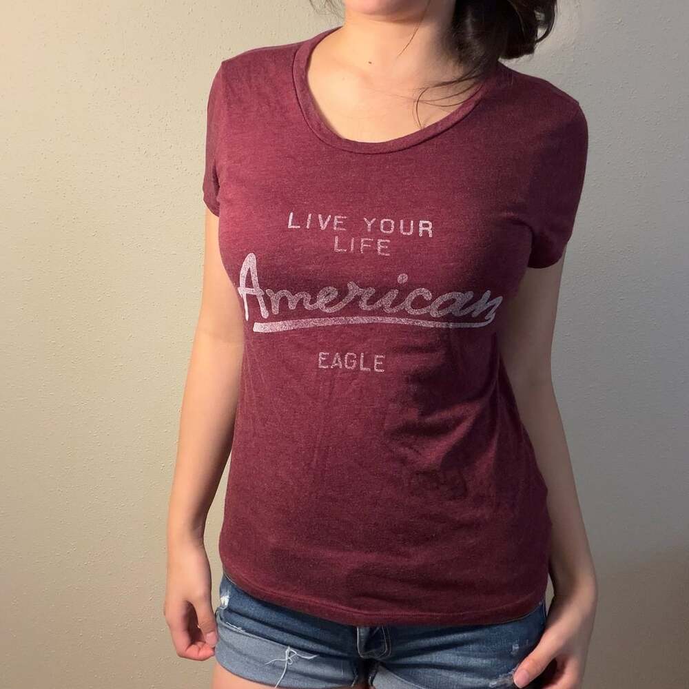 American Eagle Graphic T-Shirt Size S Burgundy Live Your Life